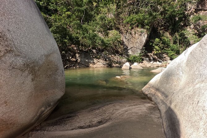 Adventure route: Hike to Cascada Escondida - Snacking like you’re actually on an adventure