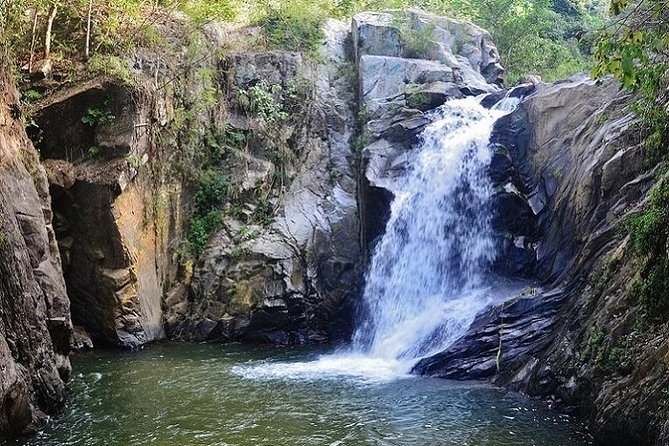 Arcos - Animas - Quimixto. By Grupo Naviero de la Bahìa (Bahia Alegre) - Quimixto waterfall: optional, but worth thinking through
