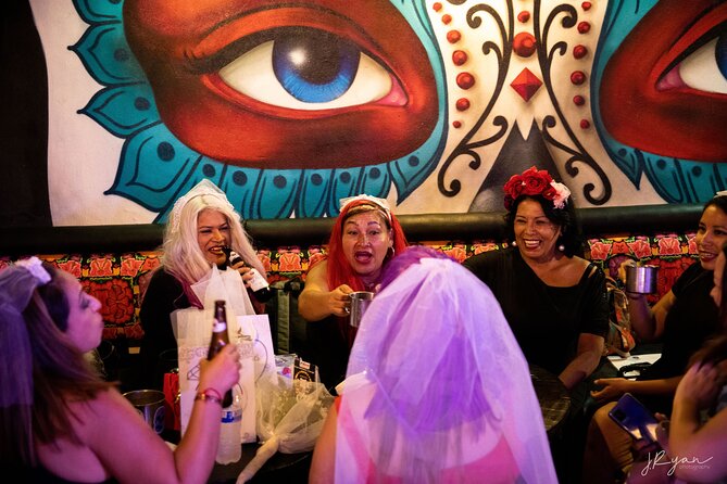 Cabaret Show and Mixology Cocktails in a Mexican Cantina - Tipping and etiquette: how to make the night smoother