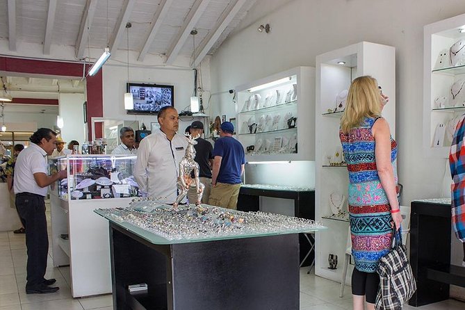 City and Tequila Tour in Puerto Vallarta - Stop 2 at Los Arcos del Malecón: photos, sea views, and a gentle walk