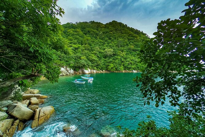 Coastal and Jungle Hiking Tour along 6 Beaches of Puerto Vallarta - Playa Los Caballos: the food stand break that actually matters
