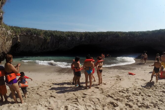 Full Day Tour Isla Marietas with Meals and Open Bar - Food and open bar: good intentions, but know the timing