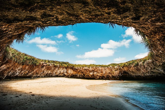 Hidden Beach - Marietas Islands - Love Beach (Playa del Amor): the short slot you’re paying for