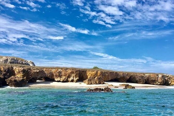 Hidden Beach - Marietas Islands - Start at Muelle Los Peines: getting set up for the day