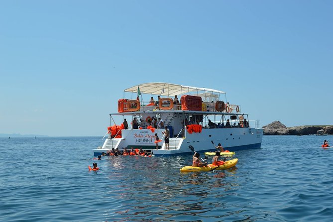 Islas Marietas - Incredible Tour Catamaran from Puerto Vallarta - Crew energy and the names to remember