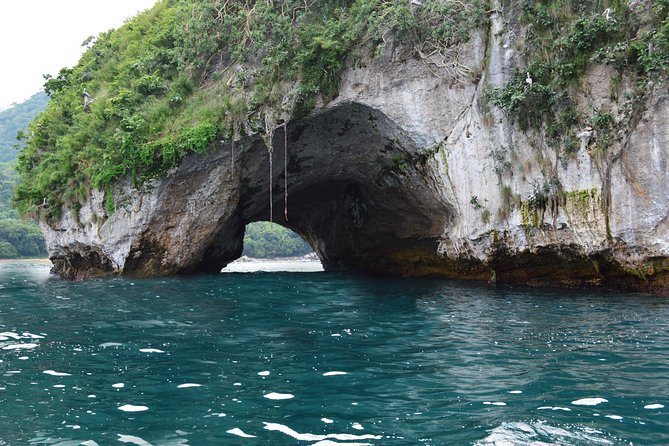 Los Arcos, Animas and Quimixto Snorkel Cruise in Puerto Vallarta All Inclusive - Crowds, Comfort, and the “Packed Boat” Factor