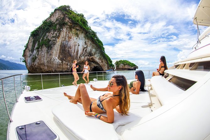 Luxury Yacht & Snorkel with All inclusive Open bar and lunch - Paddleboarding: Included, Fun, and Weather-Dependent