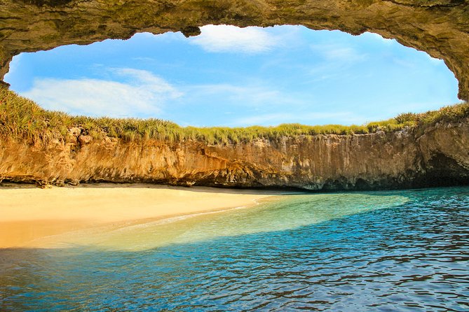 Marietas Hidden beach trip from Puerto Vallarta - The speedboat ride from Puerto Vallarta: more than transit