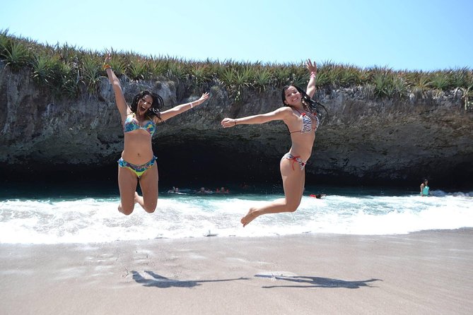 Marietas Islands Snorkel Cruise from Puerto Vallarta All Inclusive - Breakfast + lunch + an open bar: the food and drink rhythm