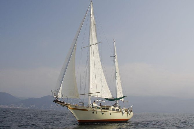 Marietas Sail, Snorkel and Beach - Onboard food, open bar, and crew energy (Captain Luis and Gustavo)