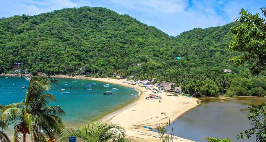 Marina Vallarta: Yelapa and Majahuitas Snorkeling Tour - The food and open bar that change the feel of the day