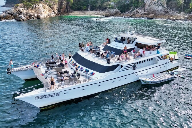 Mega Yacht Limousine of the Sea 1: Puerto Vallarta - Playa Chica Locca: Two Hours of Secluded Beach Time