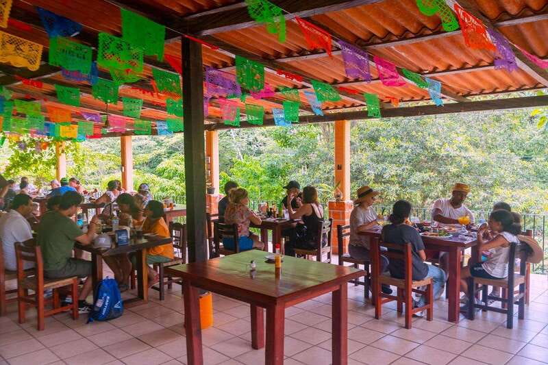 Mexico: Puerto Vallarta City Tour - The silver and opal boutique stop: choosing souvenirs with a little help