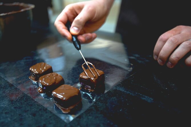 Private Make Your Own Chocolate Experience in Puerto Vallarta - Inside the 40 minutes: tempering, pouring, molding, tasting