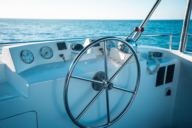 Private Yacht Charter Chica Fun 6 waterslides in Puerto Vallarta - Open bar and snacks: what “all-inclusive” feels like here