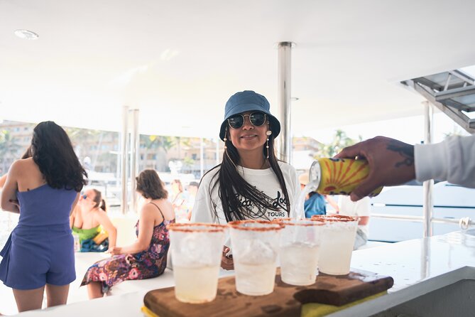 Private Yacht Charter Chica Fun 6 waterslides in Puerto Vallarta - Logistics that matter: meeting point and timing