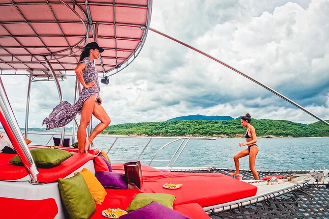 Private Yacht Charter ChicaFUN 3 Waterslides All Inclusive - Meeting point reality: pick your spot before you book