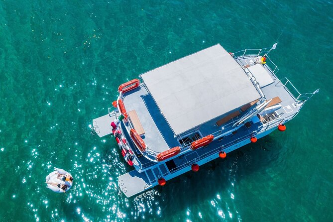 Private Yacht Charter ChicaFUN 5 Waterslides All Inclusive - Why the ChicaFUN 5 private yacht works so well for groups