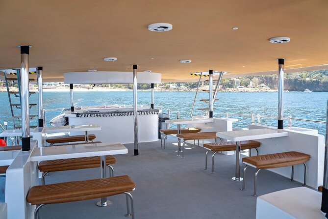 Private Yacht Charter ChicaFUN 5 Waterslides All Inclusive - Crew and captain: energy matters, and they aim for safety