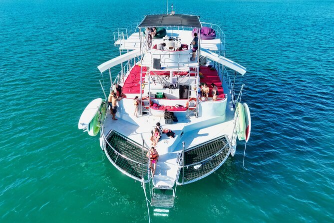 Private Yacht Charter on ChicaFun 1 Waterslides all inclusive - ChicaFun 1: Key things that make this charter worth your time