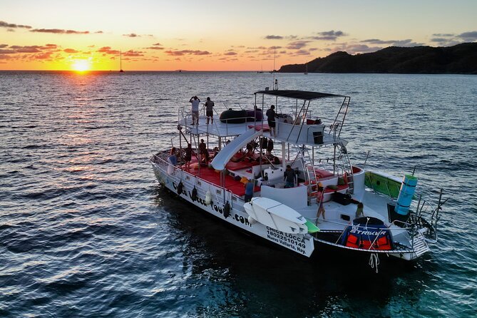 Private Yacht Charter on ChicaFun 1 Waterslides all inclusive - Los Arcos National Park: caves, arches, and real snorkeling time