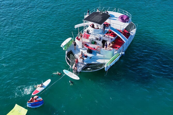 Private Yacht Charter on ChicaFun 1 Waterslides all inclusive - What all-inclusive really covers on board