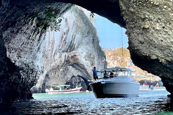 Private Yacht, Sightseeing, Snorkeling and Private beaches - Playa Las Gemelas Swim Time and Fishing Rod Fun