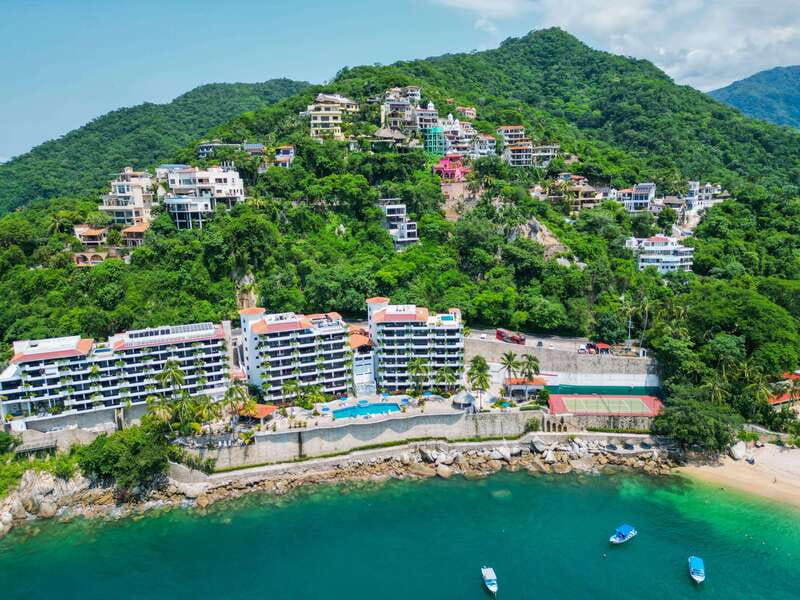 Puerto Vallarta: Hop-On-Hop-Off City Bus Tour - Finding the Vallartour Bus at Los Arcos on the Malecon