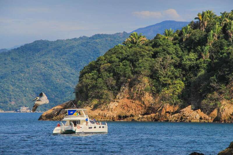 Puerto Vallarta: Luxury Yacht Tour with Lunch and Open Bar - Luxury sailing in the Bay of Banderas: the real vibe for $119