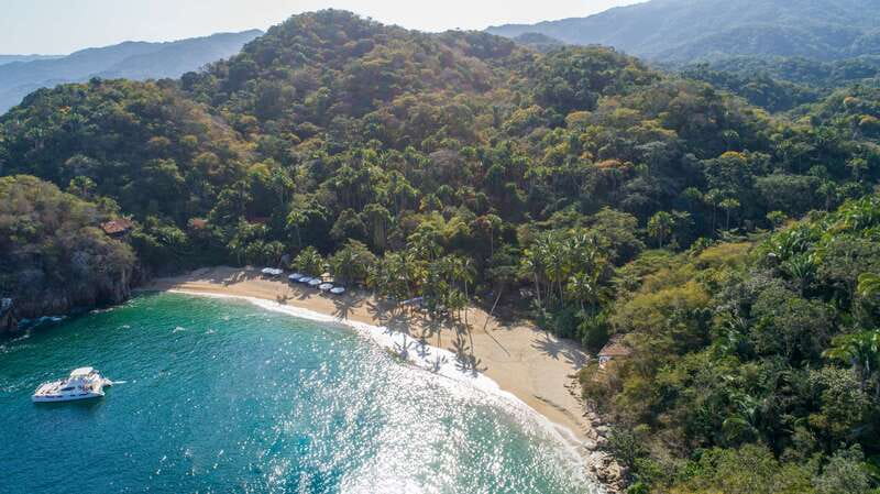 Puerto Vallarta: Luxury Yacht Tour with Lunch and Open Bar - Playa Majahuitas: snorkeling and paddleboarding in a cove setting