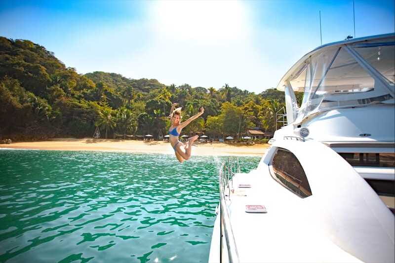 Puerto Vallarta: Luxury Yacht Tour with Lunch and Open Bar - Lunch and open bar onboard: how the day stays easy