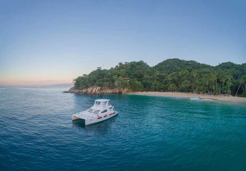 Puerto Vallarta: Luxury Yacht Tour with Lunch and Open Bar - Should you book this Puerto Vallarta yacht tour?