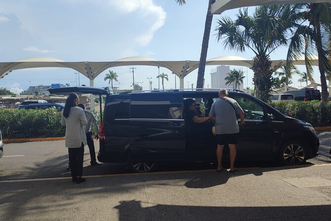 PVR VIP Round trip transfers Airport - Downtown - Airport - The Airport-to-Hotel Flow: From Plane to Pickup in One Straight Line