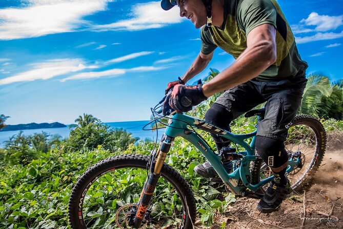 SINGLETRACK MOUNTAIN BIKE - Guided through the jungle - Equipment and Inclusions: What You Bring vs What They Handle