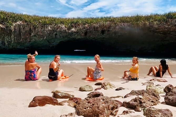 small groups SAFARI to Marietas Islands including Hidden Beach - Hidden Beach through the underwater tunnel: the part you should mentally prepare for