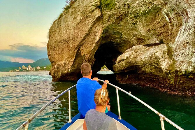 Sunset and Bioluminescence Boat Tour at Los Arcos Islands - Timing the sunset: seasonal start times and meeting points